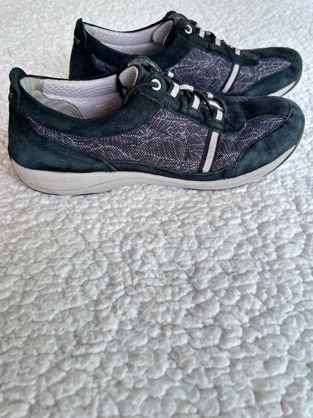 Dansko Women’s EU 40 Suede Walking Sneakers Comfort Shoes 9